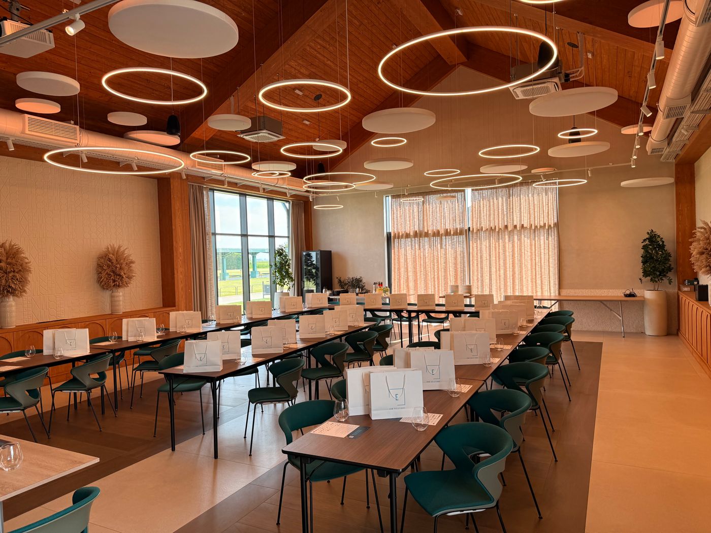 KOTA 111 - Galerija — Konferencijska sala 5